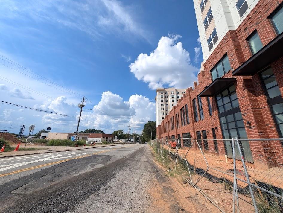 Photos Southside Beltline s First Residential Tower Rounds Into Shape photos-southside-beltline-s-first-residential-tower-rounds-into-shape